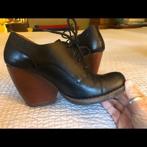 Kork-Ease black lace up bootie/dress shoe